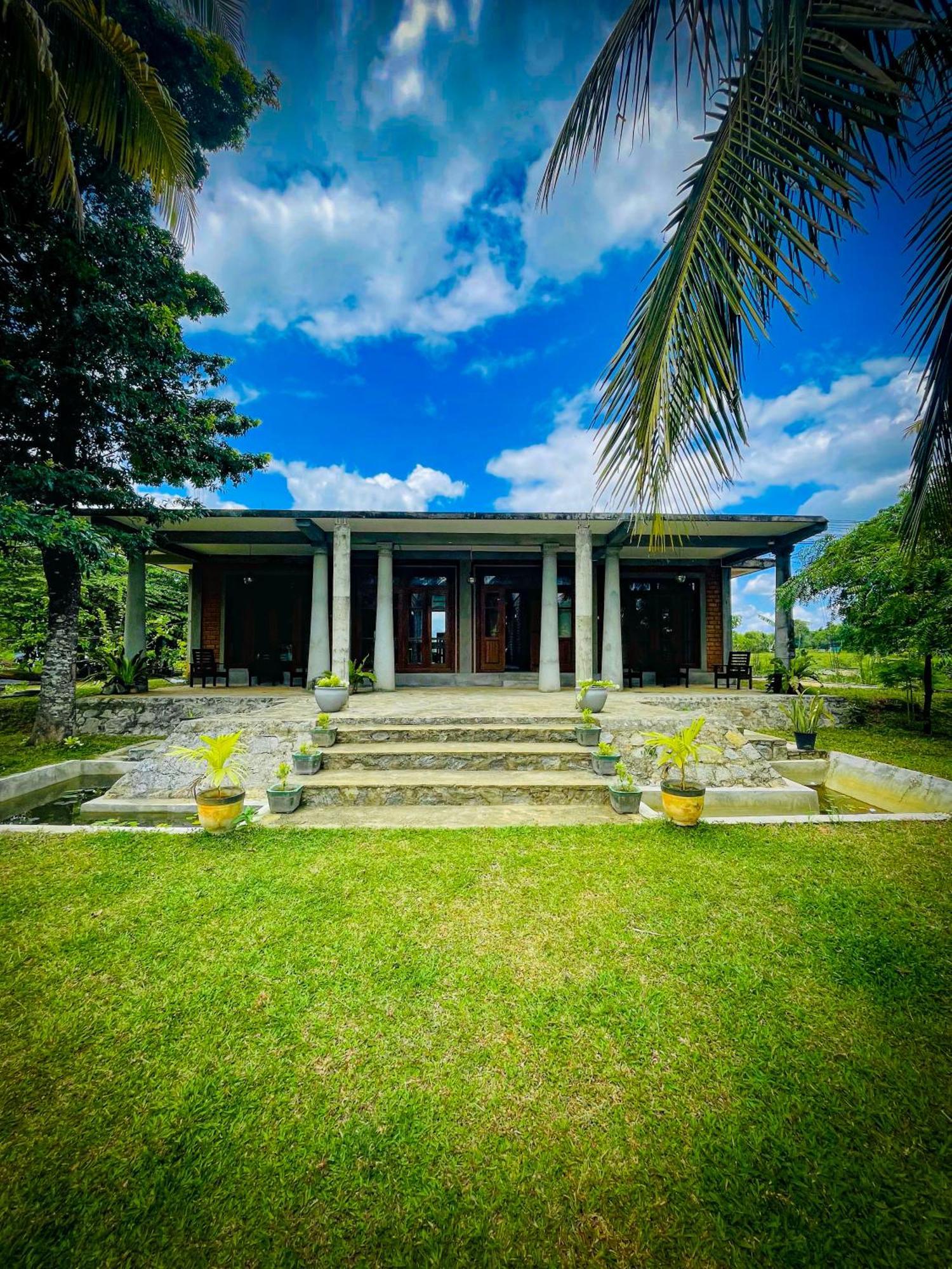 The Lotus Villa Сигирия Экстерьер фото
